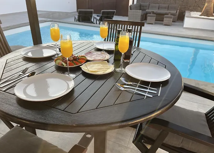 Villa Stunning Arabella - Heated Pool - Bbq - Amazing Terrace - *